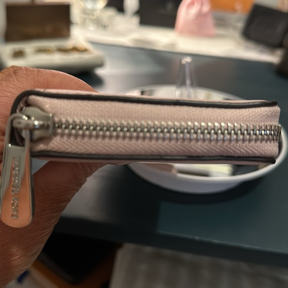 Authentic Michael Kors Women’s Wallet, EUC in Pink w/Studded Center Accent - Picture 13 of 16